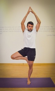 Postura del arbol Yoga