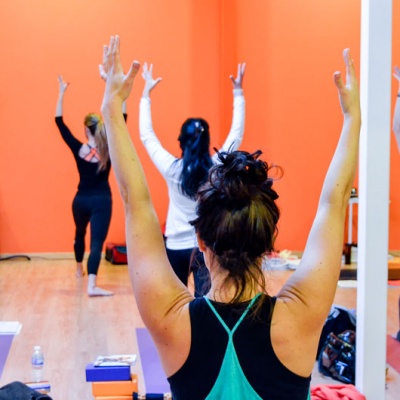 Yoga 200h. Vinyasa Flow. Lourdes Vidal y Matt Giordano